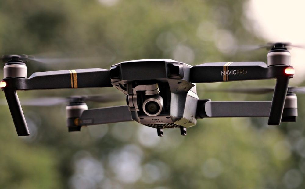 伊人大香蕉 白板上用马克笔画出的四象限坐标图，横轴写着想不想自己挑，纵轴写着怕不怕被打断
